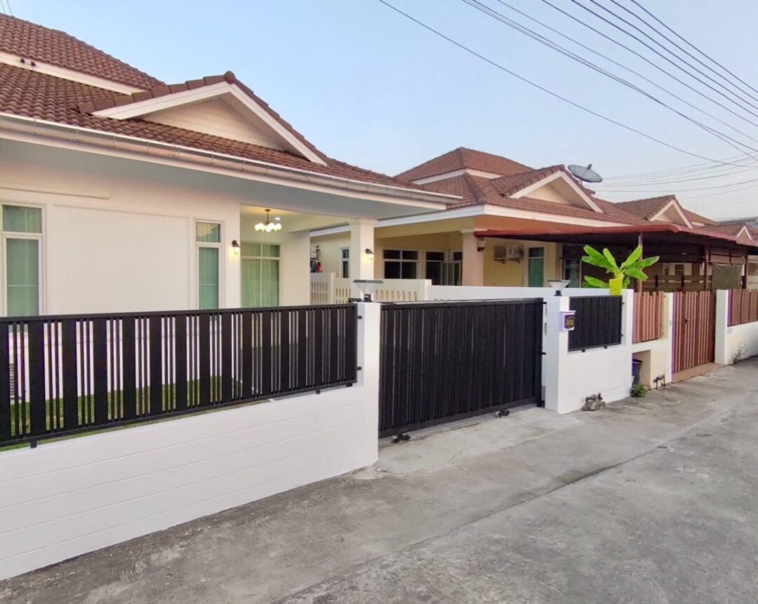 S__22478902_0 2-bedroom House at Chokchai 8 Village, East Pattaya