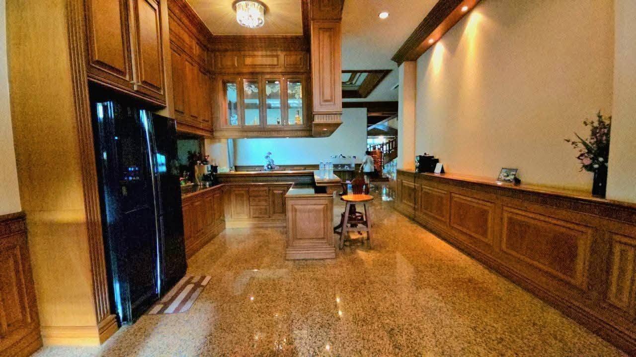 5-bedroom Luxury Mansion – Prime Location in Sriracha City