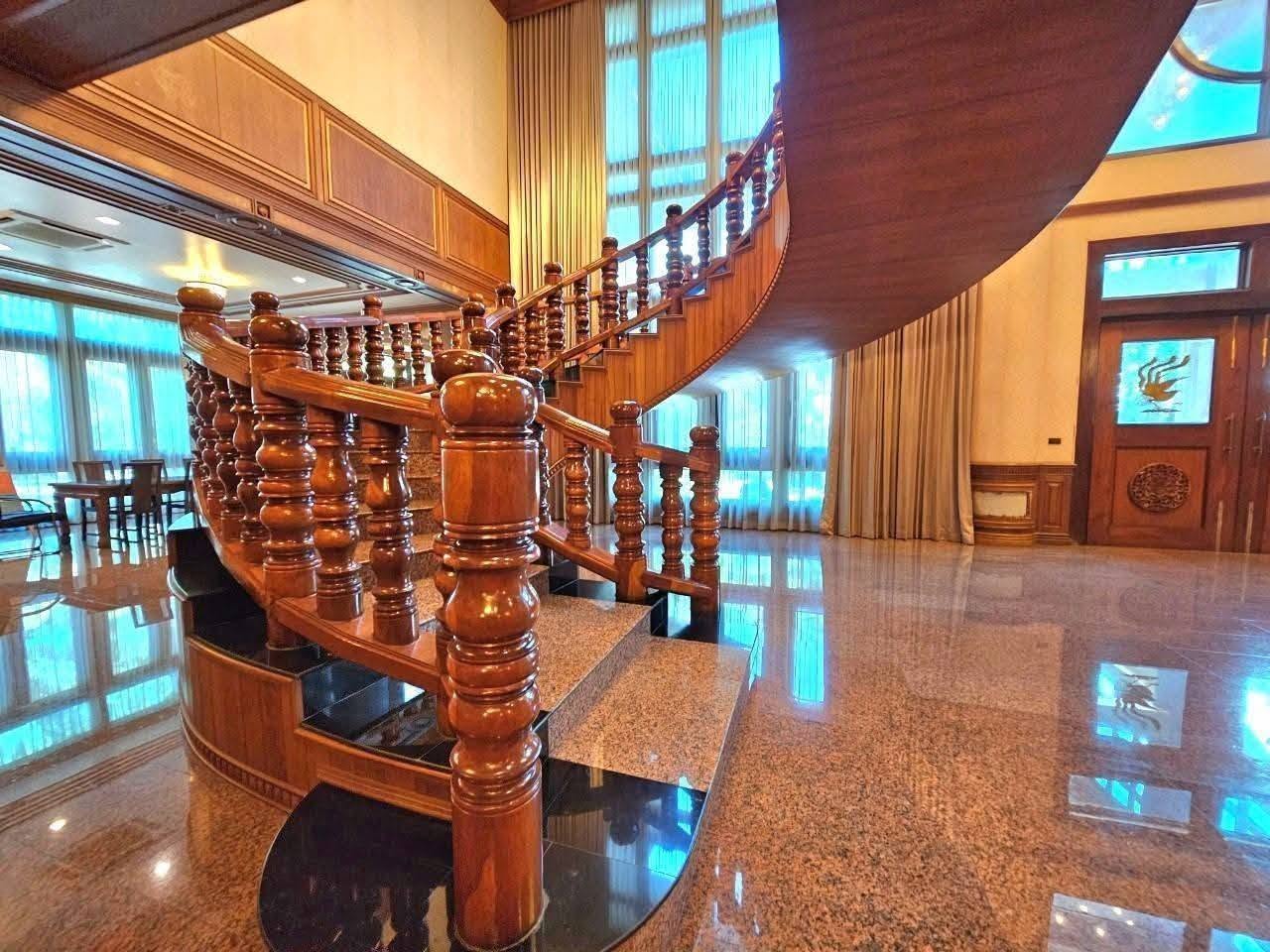 5-bedroom Luxury Mansion – Prime Location in Sriracha City