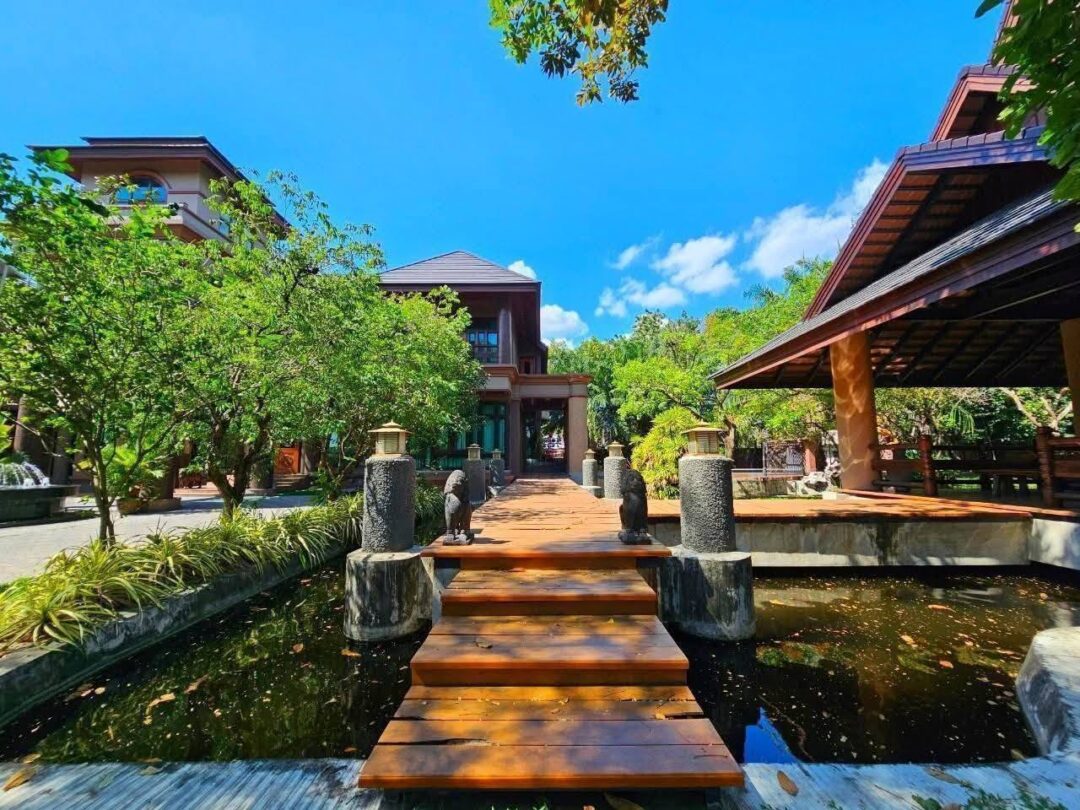 5-bedroom Luxury Mansion – Prime Location in Sriracha City