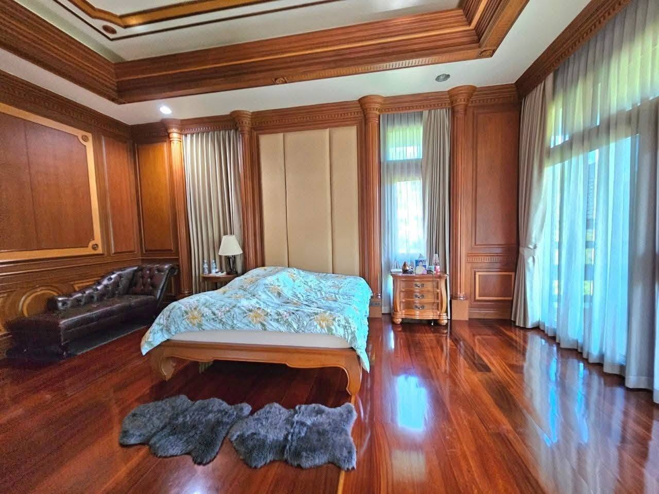 5-bedroom Luxury Mansion – Prime Location in Sriracha City