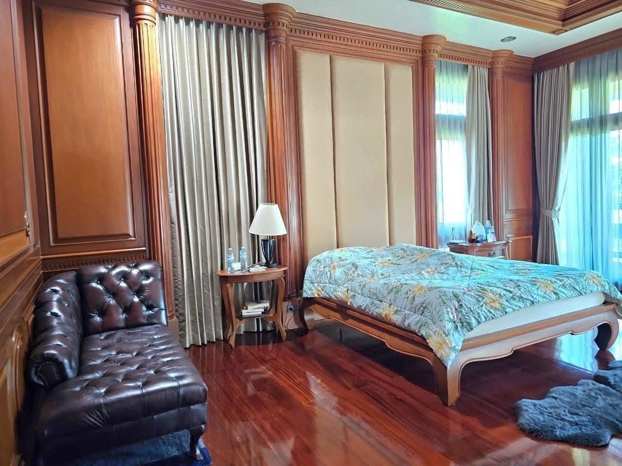5-bedroom Luxury Mansion – Prime Location in Sriracha City