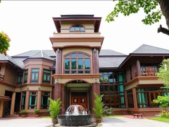 5-bedroom Luxury Mansion – Prime Location in Sriracha City