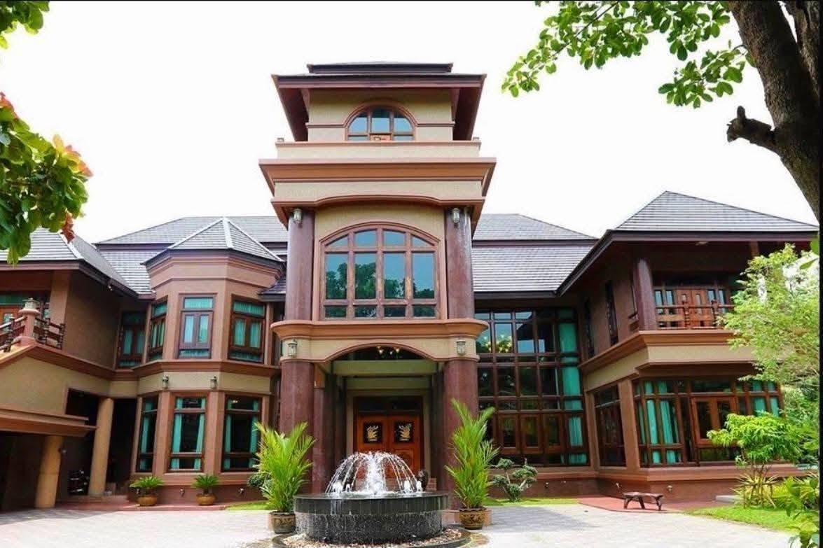 5-bedroom Luxury Mansion – Prime Location in Sriracha City