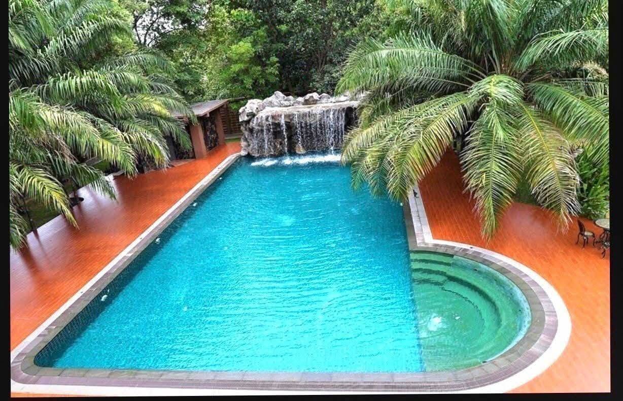 5-bedroom Luxury Mansion – Prime Location in Sriracha City