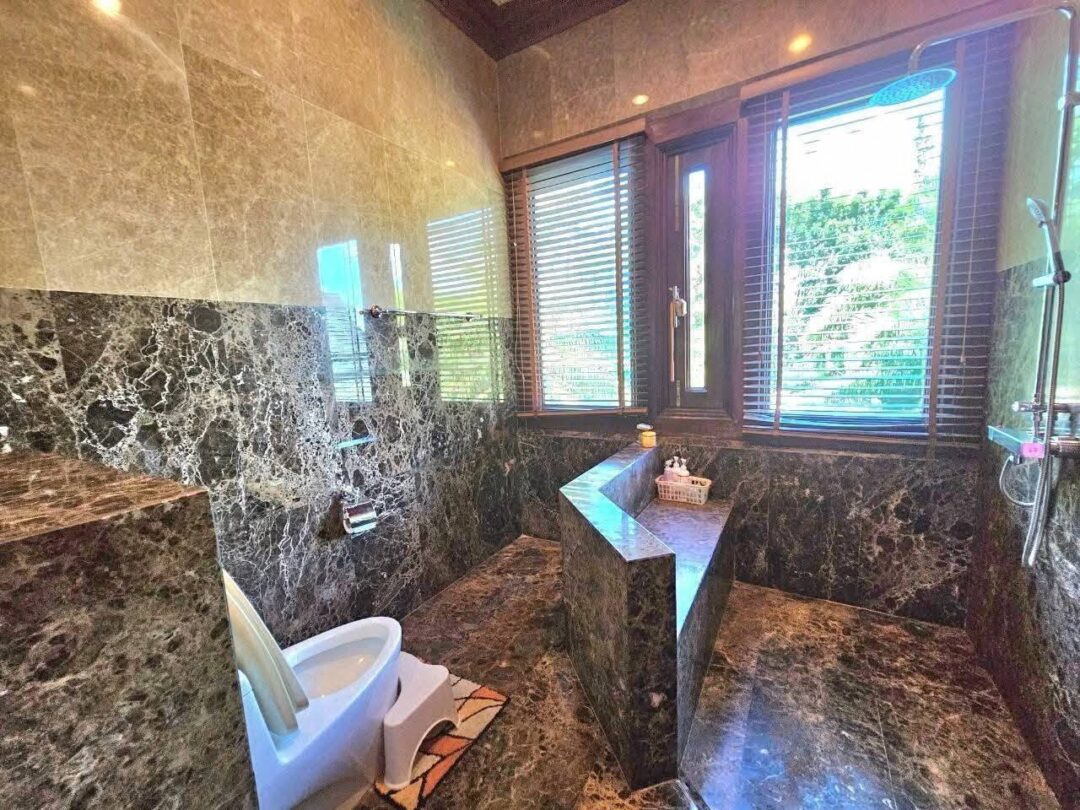 5-bedroom Luxury Mansion – Prime Location in Sriracha City