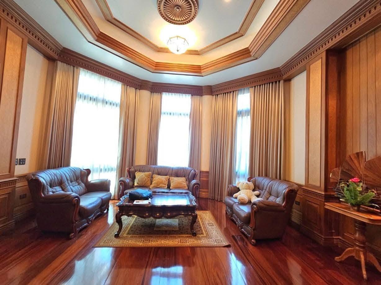 5-bedroom Luxury Mansion – Prime Location in Sriracha City