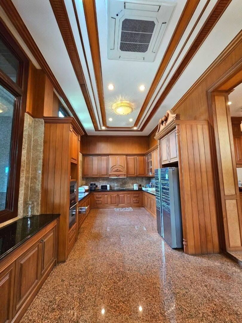 5-bedroom Luxury Mansion – Prime Location in Sriracha City