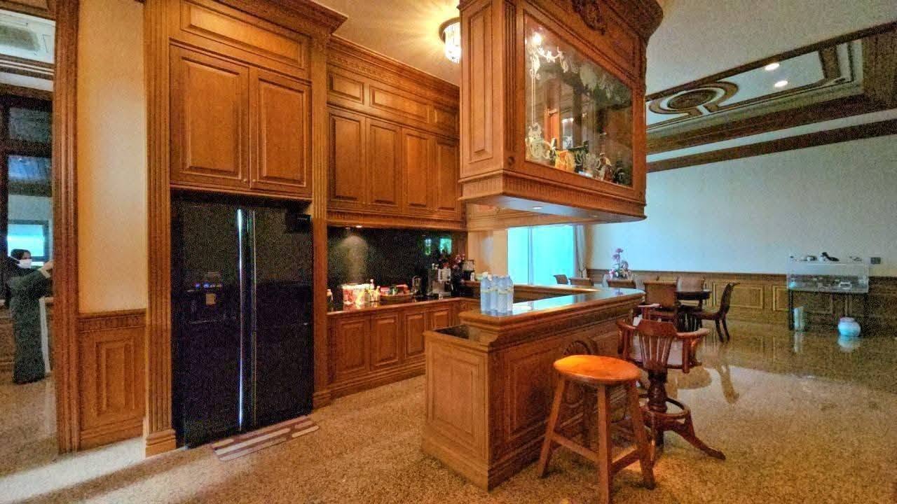 5-bedroom Luxury Mansion – Prime Location in Sriracha City