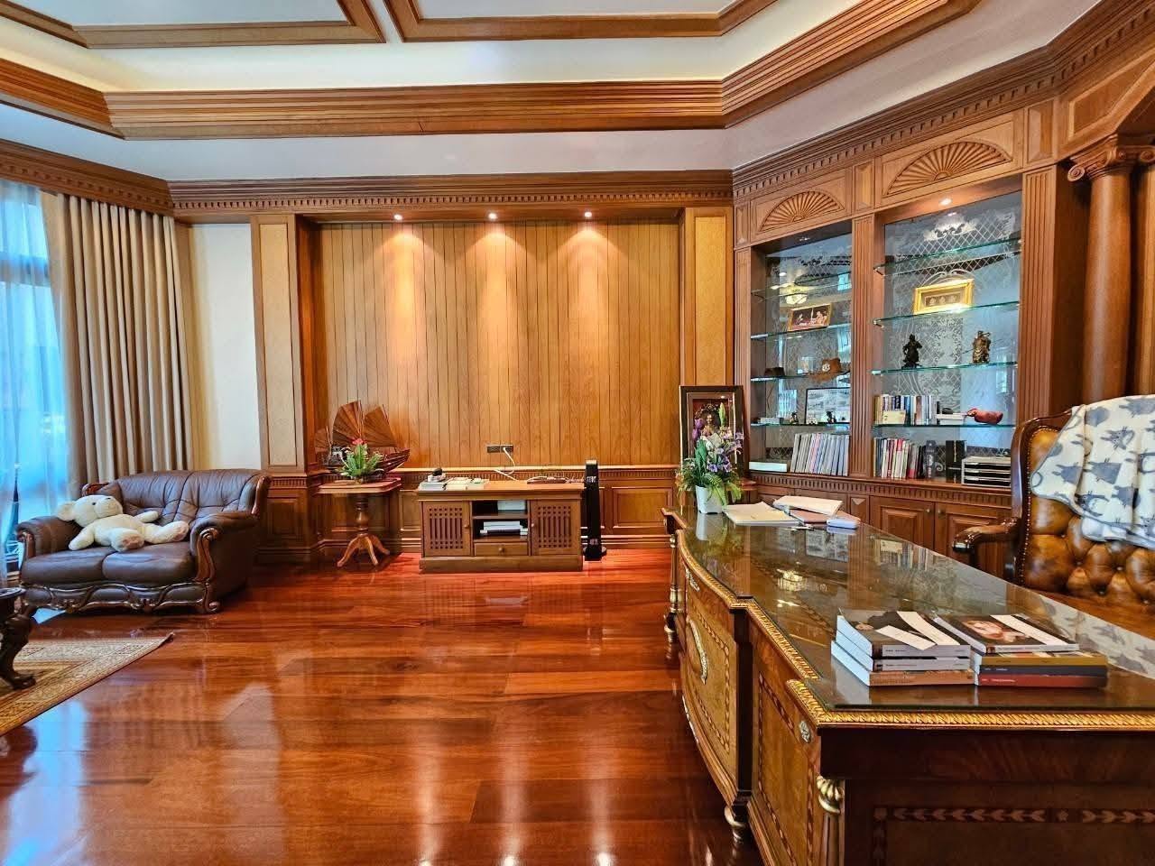 5-bedroom Luxury Mansion – Prime Location in Sriracha City