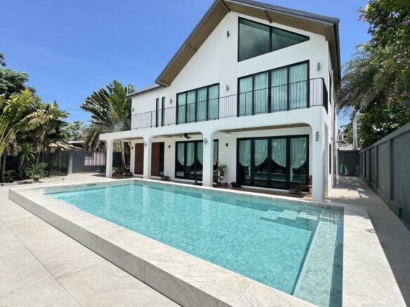 Pet-Friendly 4-bedroom Pool Villa in Huay Yai, Pattaya