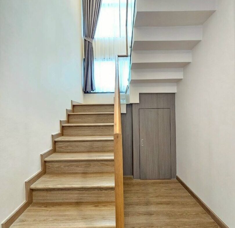 810