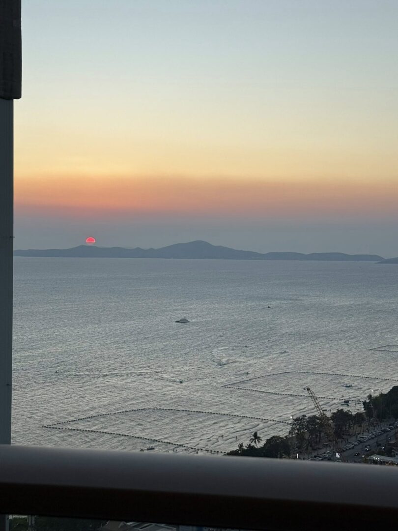 Sea View 1-bedroom Condo at Copacabana Beach Jomtien