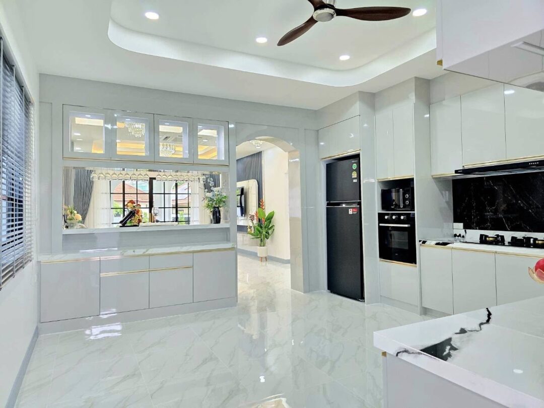 716630661_37122123157386612_844397941349635002_n 4-bedroomLuxury Pool Villa – Mabprachan Lake, East Pattaya