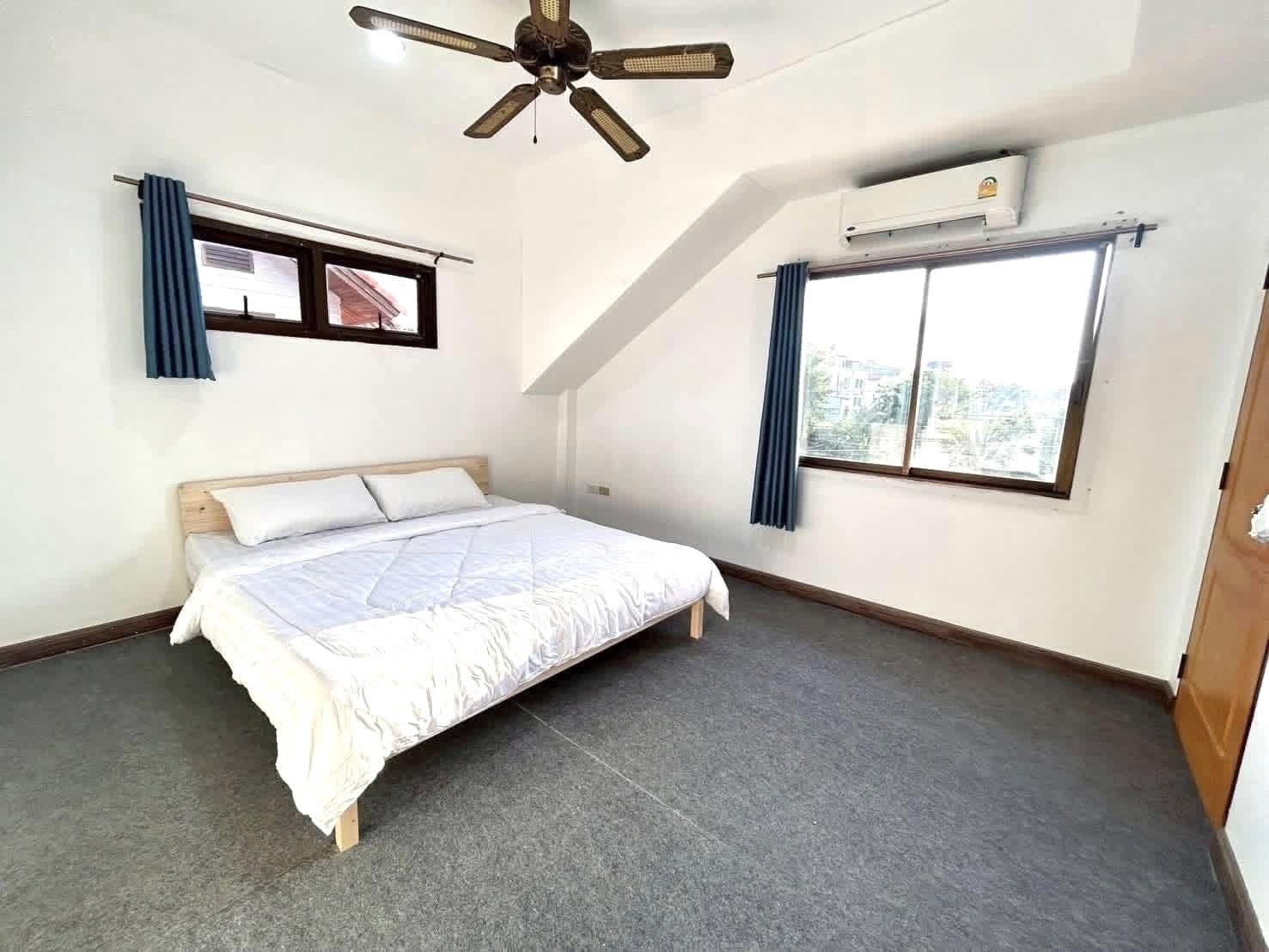 Pet-friendly 4-bedroom Pool Villa, near Jomtien Beach