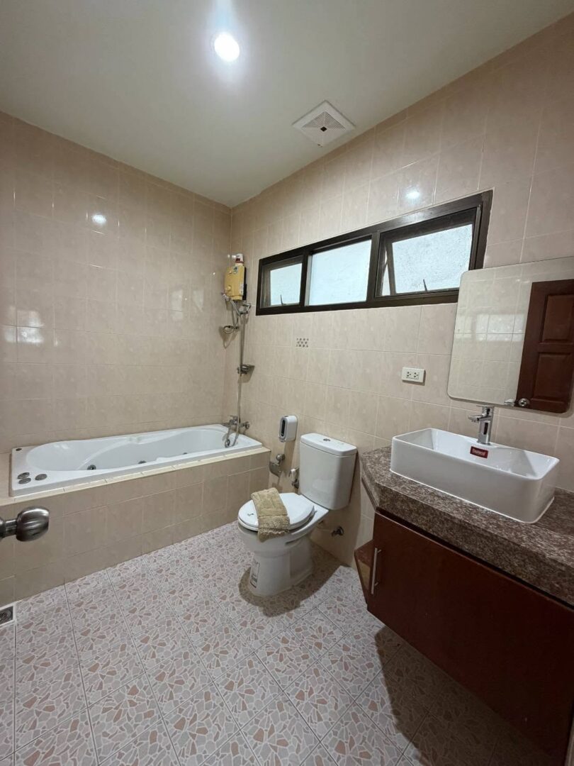 718399409_2072613693647572_6688057468015360248_n 3-bedroom Pool Villa in Jomtien, Pattaya