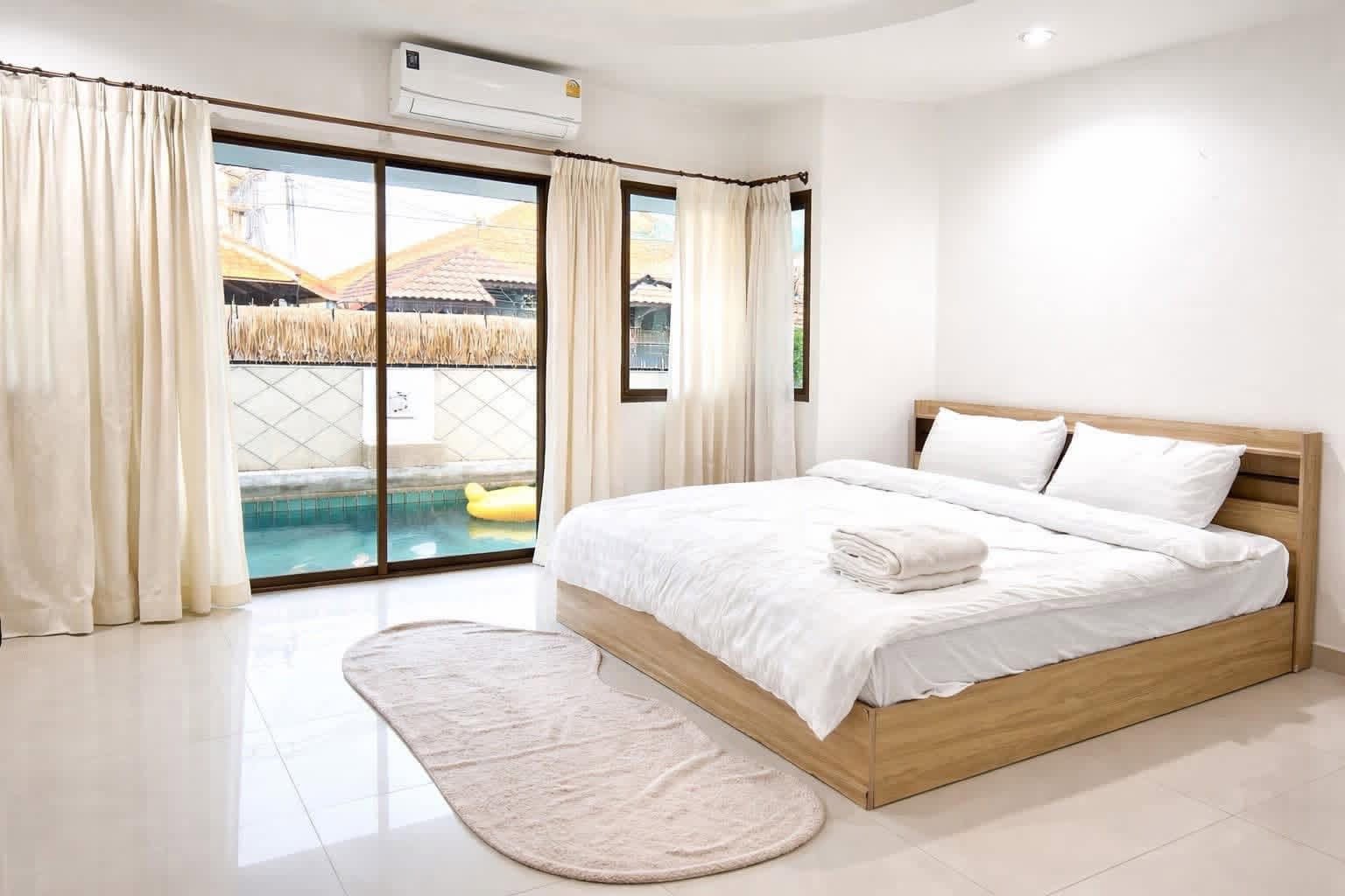 Pet-friendly 4-bedroom Pool Villa, near Jomtien Beach