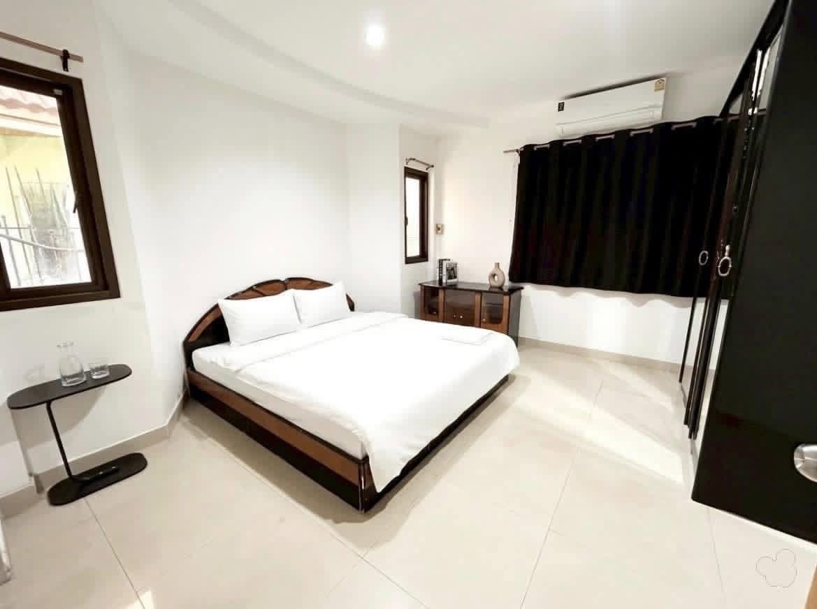 Pet-friendly 4-bedroom Pool Villa, near Jomtien Beach