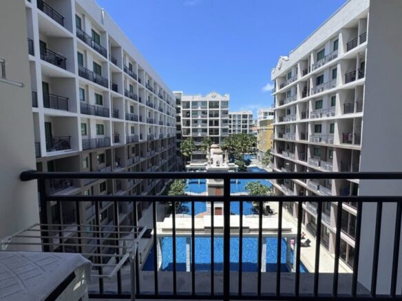 1-bedroom with Pool View at Arcadia Beach Continental Condo, Thappraya