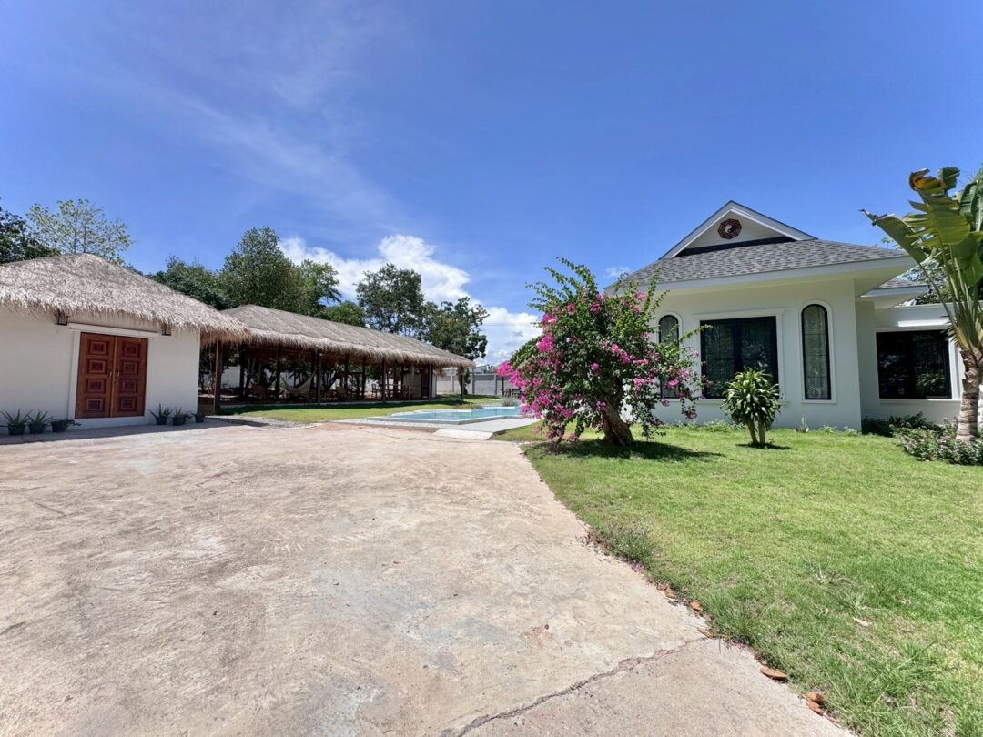 4-bedroom Standalone Pool Villa in Hauy Yai