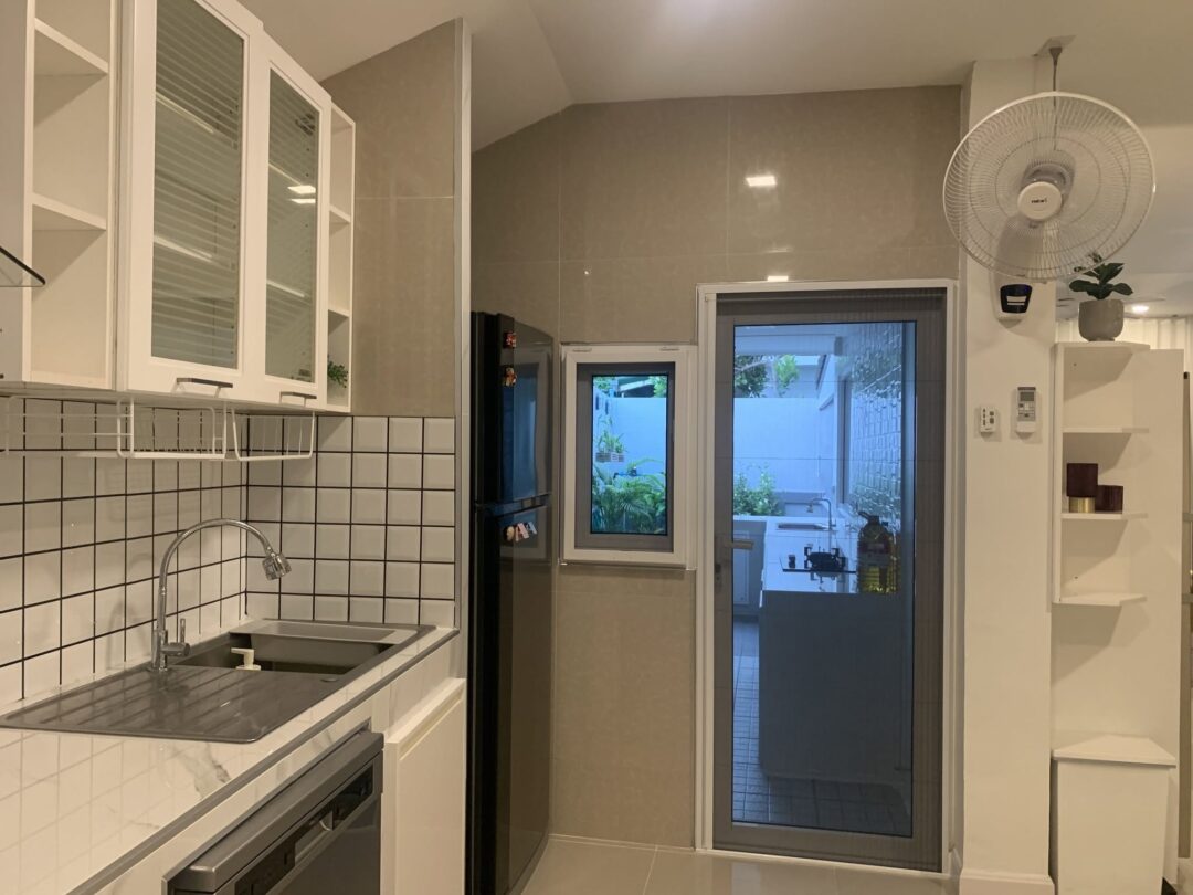 615211227_888262147234786_7487434258279493948_n 3-bedroom Pool Villa in Uraiwan Park View Village, Solar-Powered, East Pattaya