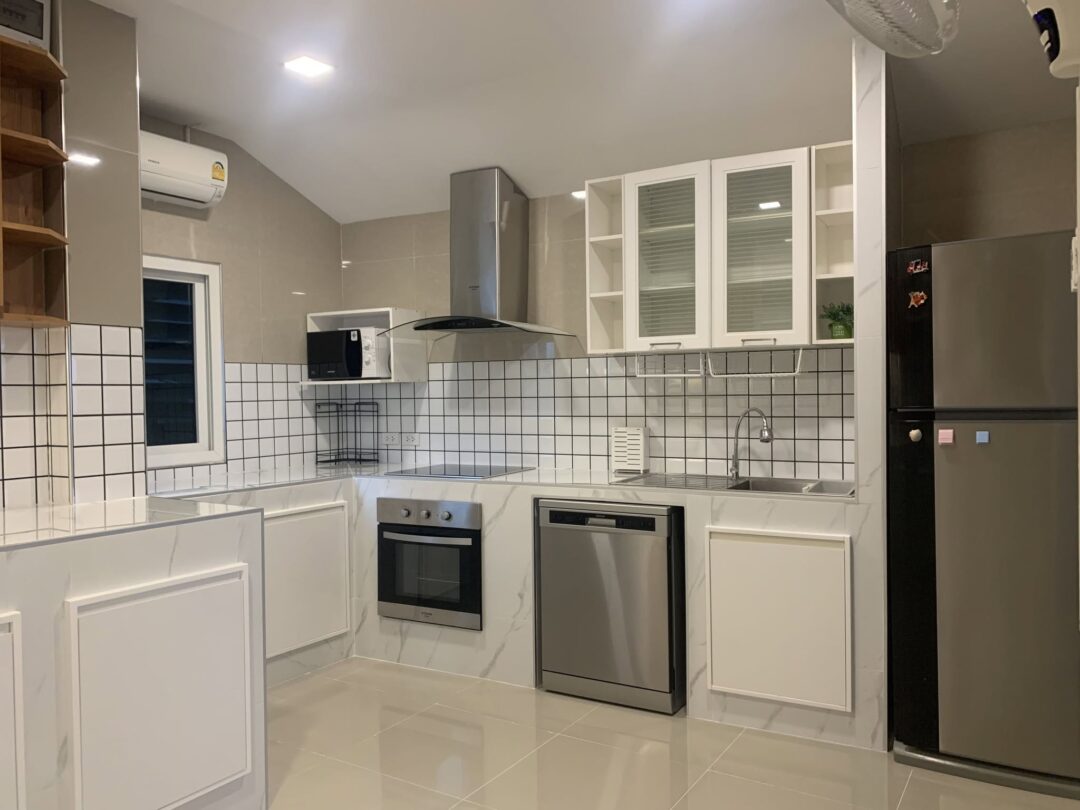 615355446_888262130568121_5093124202158766942_n 3-bedroom Pool Villa in Uraiwan Park View Village, Solar-Powered, East Pattaya
