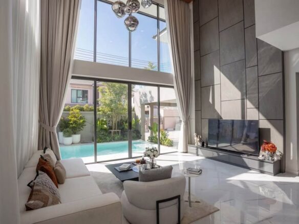 5-bedroom Luxury Pool Villa at The Lake Huay Yai