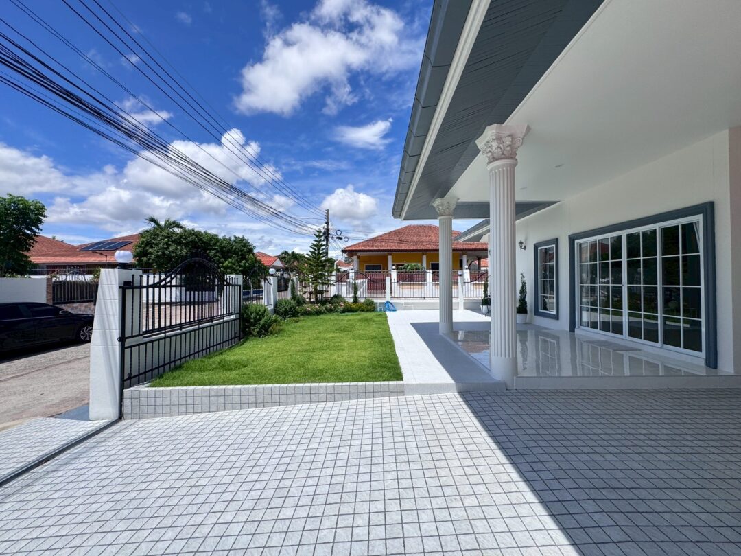 3-bedroom Corner Single House in Eakmongkol 4/1 Village, East Pattaya