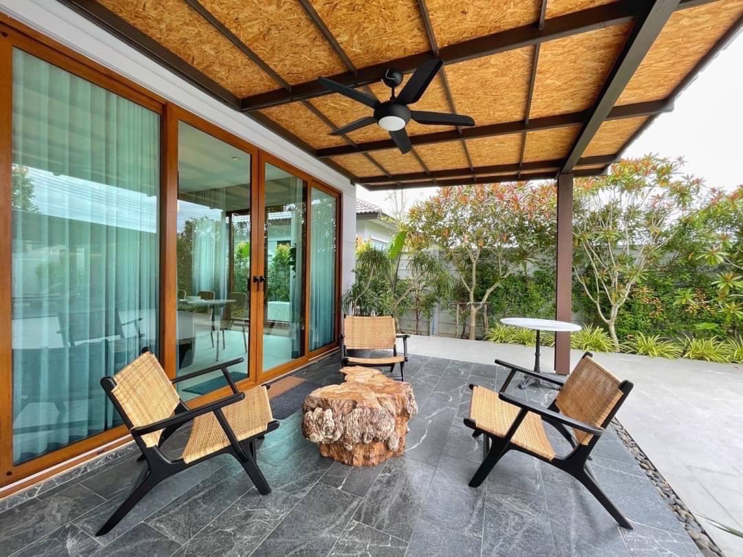 3-bedroom Luxury Pool Villa at Panalee Banna Village in Huay Yai, Pattaya